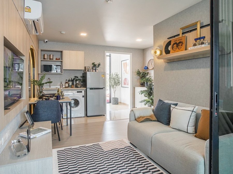 Dcondo Reef — show-unit living room and kitchen