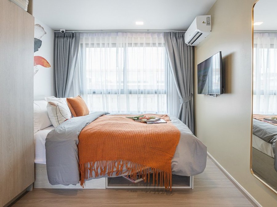 Dcondo Reef — show-unit bedroom