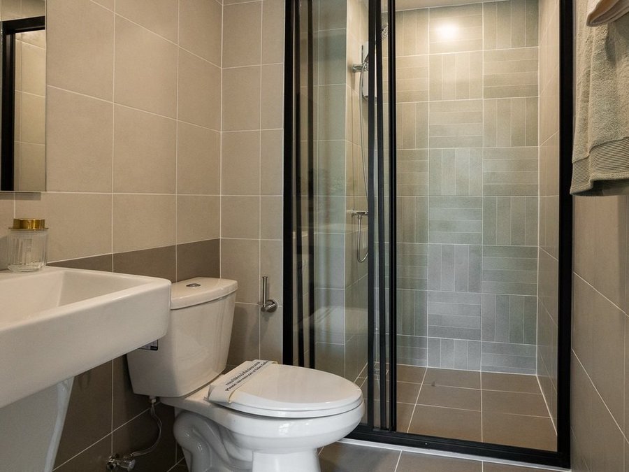 Dcondo Reef — show-unit bathroom